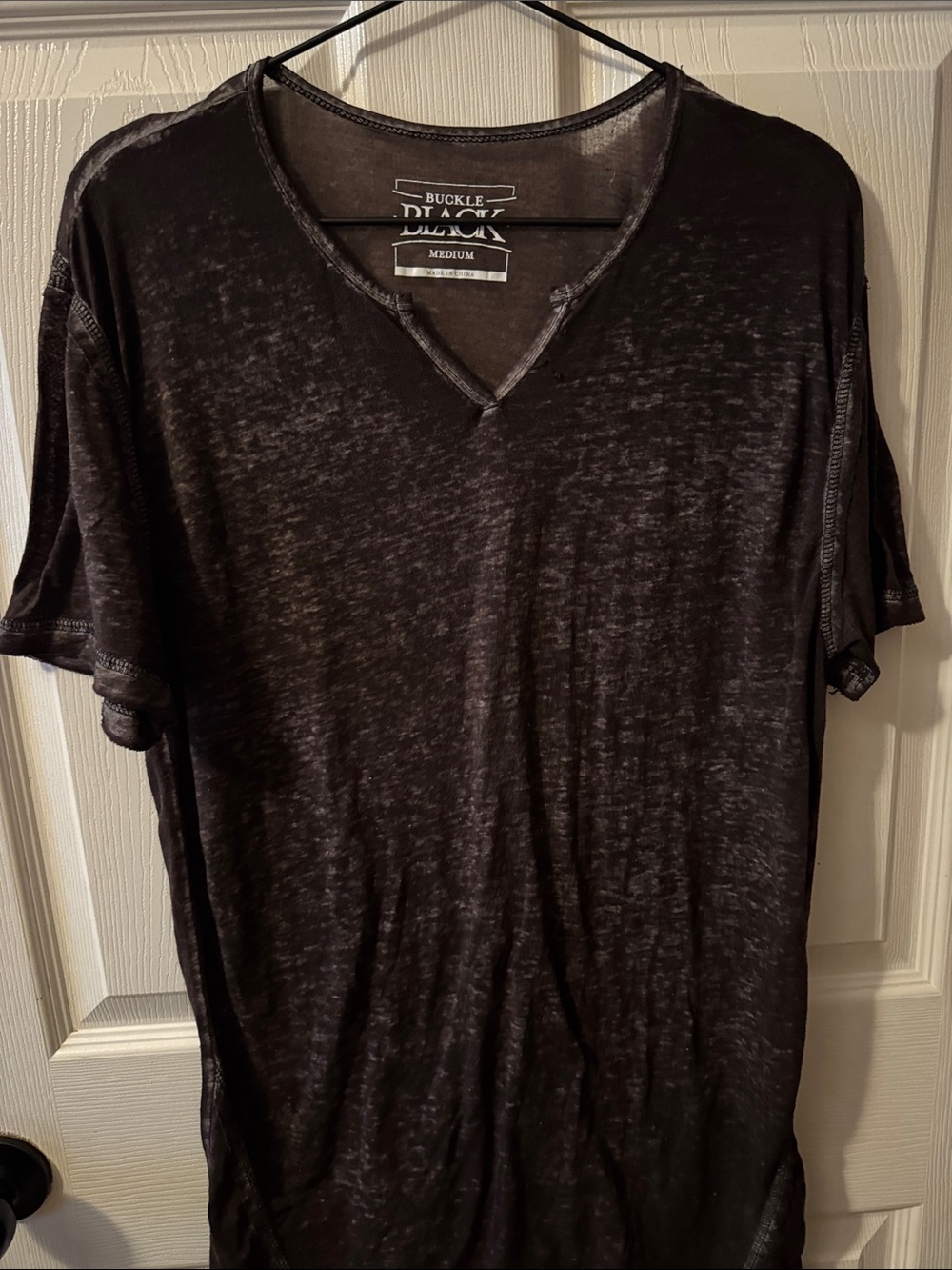Buckle V neck tee